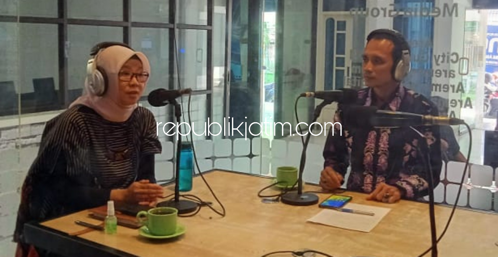 DIALOG - Dosen Ilmu Komunikasi UMM, Widiya Yutanti menyarankan pemerintah melaksanakan komunikasi publik yang baik selama menghadapi wabah virus Corona saat dialog interaktif di Malang, Rabu (08/04/2020).