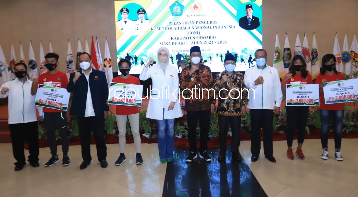 PELANTIKAN - Bupati Sidoarjo, Ahmad Muhdlor Ali (Gus Muhdlor) meminta KONI Sidoarjo memikirkan multiplier effect (dampak berganda) olahraga saat sambutan di pelantikan pengurus KONI Sidoarjo masa bhakti 2021-2025 di Hotel The Sun, Sabtu (10/04/2021).