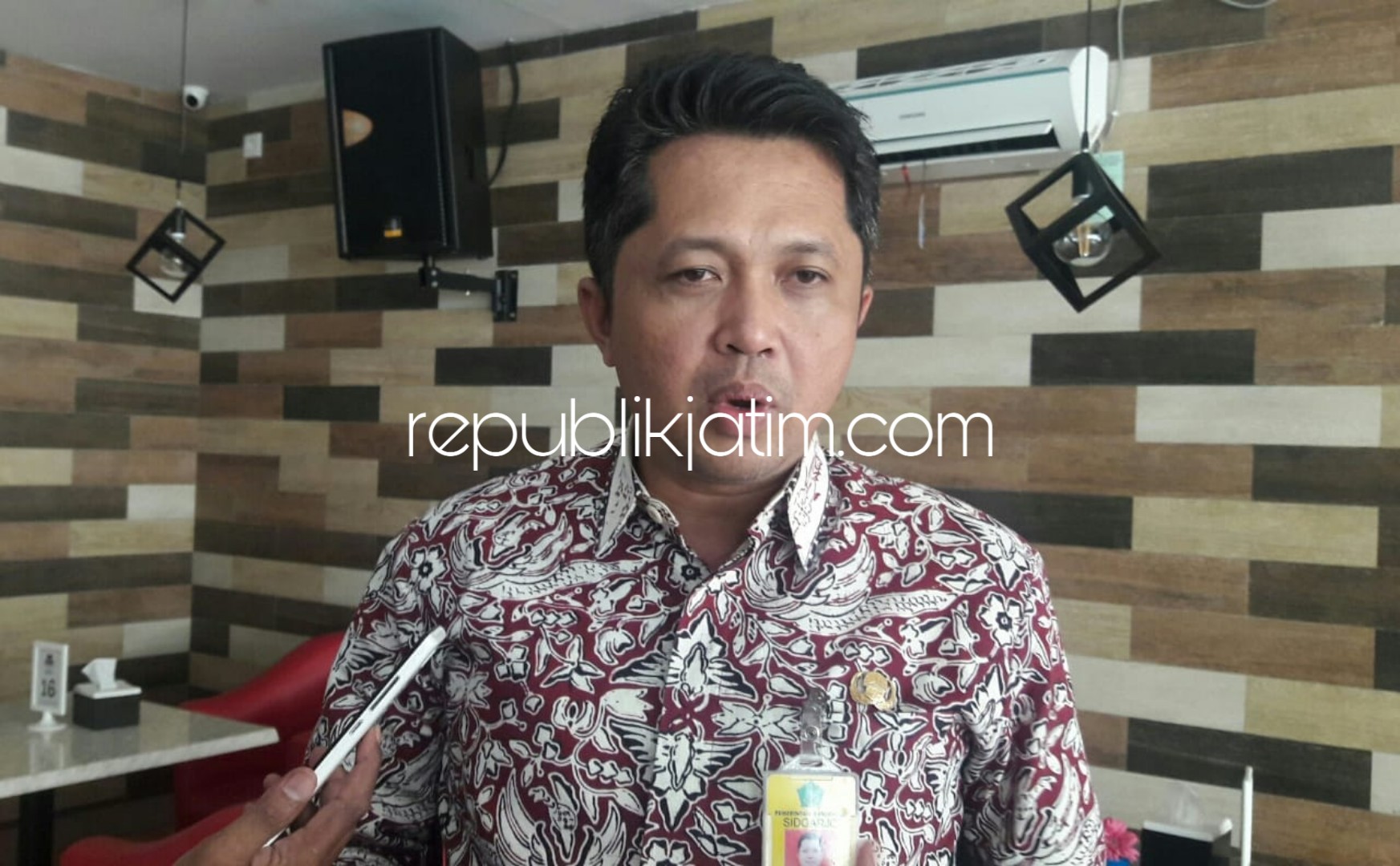 Kepala Dinas Penanaman Modal dan Pelayanan Terpadu Satu Pintu (DPM PTSP) Pemkab Sidoarjo, Ari Suryono