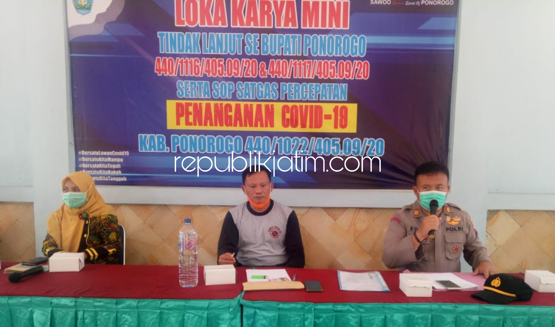 LOKA KARYA MINI - Rapat koordinasi antisipasi pemudik menjelang puasa dan lebaran Idul Fitri dalam rangka pencegahan Covid-19 di Kecamatan Sawoo, Ponorogo, Sabtu (11/04/2020).