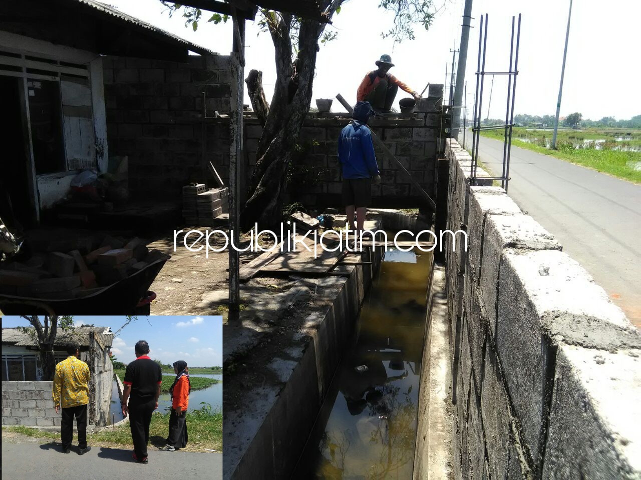 CEK LOKASI - Kasi Trantib Tanggulangin, Edi Nur Cahya mengecek bangunan pagar didampingi Kepala SDN Gempolsari, Lilis Soerjani, Selasa (10/04/2018).