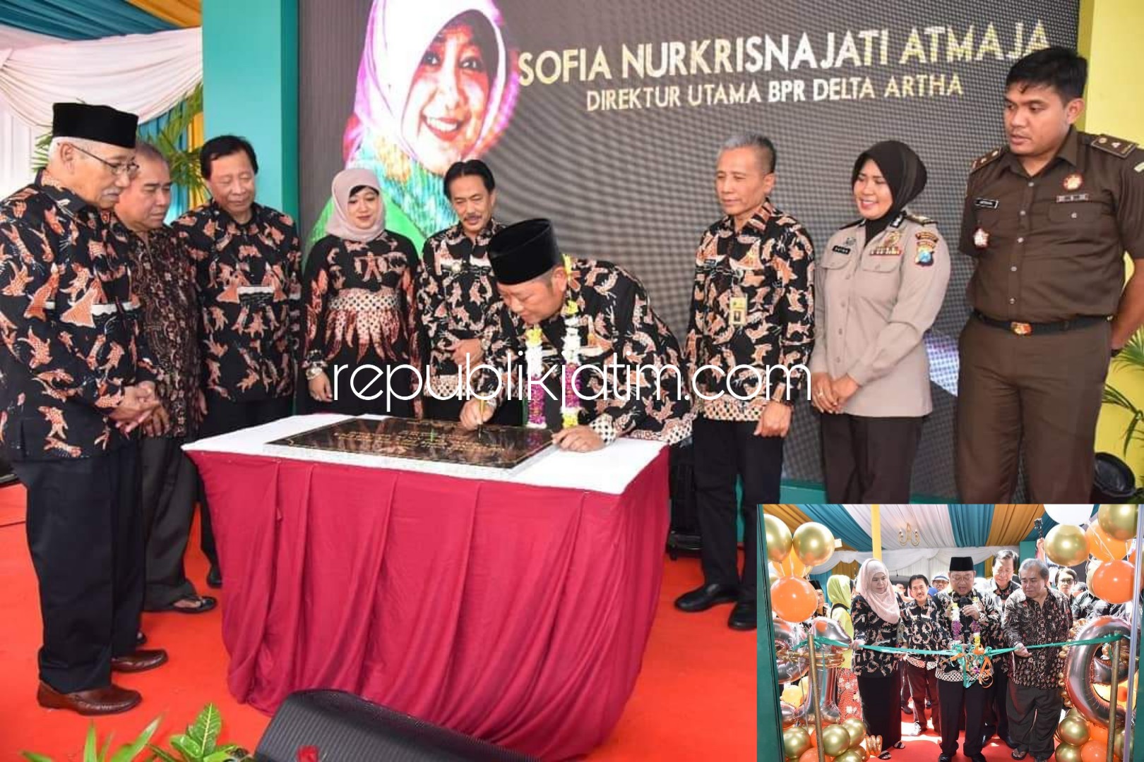 RESMIKAN - Bupati Sidoarjo, Saiful Ilah didampingi, Direktur BPR Delta Artha Sidoarjo, Sofia Nurkrisnajati Atmaja meresmikan gedung baru BPR Delta Artha Sidoarjo berlantai 7 di JL A Yani Sidoarjo, Senin (15/04/2019).