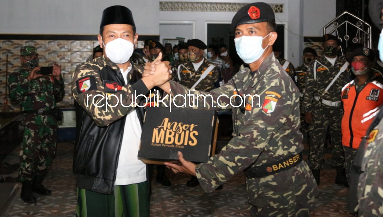 BUKA - Wabup Sidoarjo, Subandi minta Ansor dan Banser berperan membangun Sidoarjo menjalankan 17 program visi dan misi Bupati Sidoarjo saat membuka Posko Ramadhan 1442 H oleh PAC GP Ansor di Masjid Asy Syuhada, Desa Kwangsan, Kecamatan Sedati, Minggu (18/