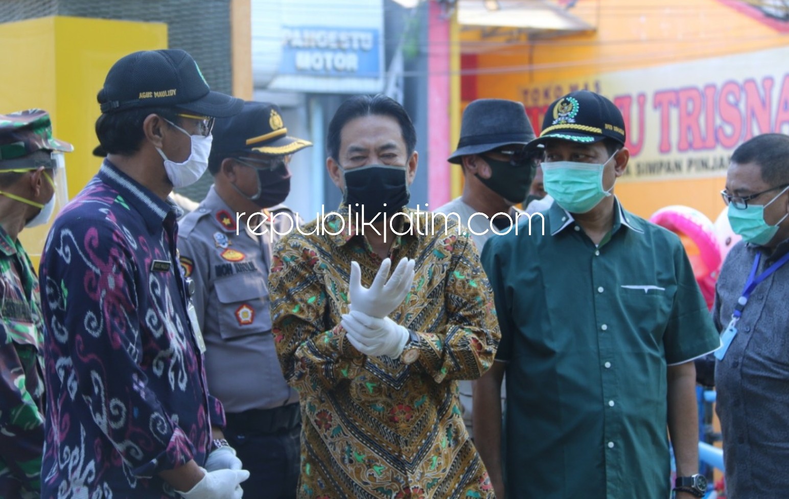 SETUJUI - Menteri Kesehatan (Meskes) RI menyetujui pengajuan Pembatasan Sosial Berskala Besar (PSBB) yang diajukan Wabup Sidoarjo, Nur Ahmad Syaifuddin, Selasa (21/04/2020).
