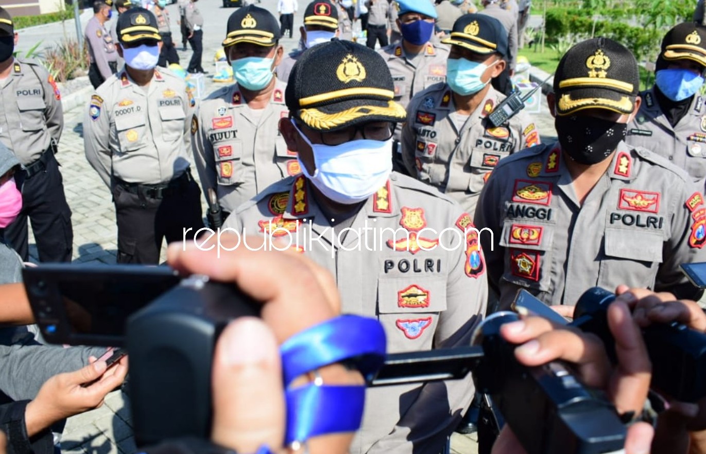 TEMBAK - Kapolresta Sidoarjo, Kombes Pol Sumardji memerintahkan tembak di tempat bagi pelaku kejahatan di Sidoarjo selama pandemi Covid-19 dan penerapan Pembatasan Sosial Berskala Besar (PSBB).