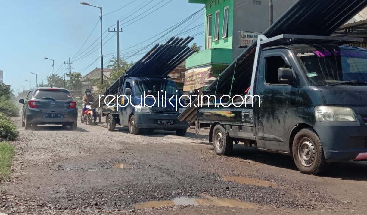 BETON - JL Raya Becirongengor, Kecamatan Wonoayu sepanjang 1,7 meter ini yang rencana pembangunannya bakal dibetonisasi menggunakan anggaran Rp 12,5 miliar, Jumat (23/04/2021). 