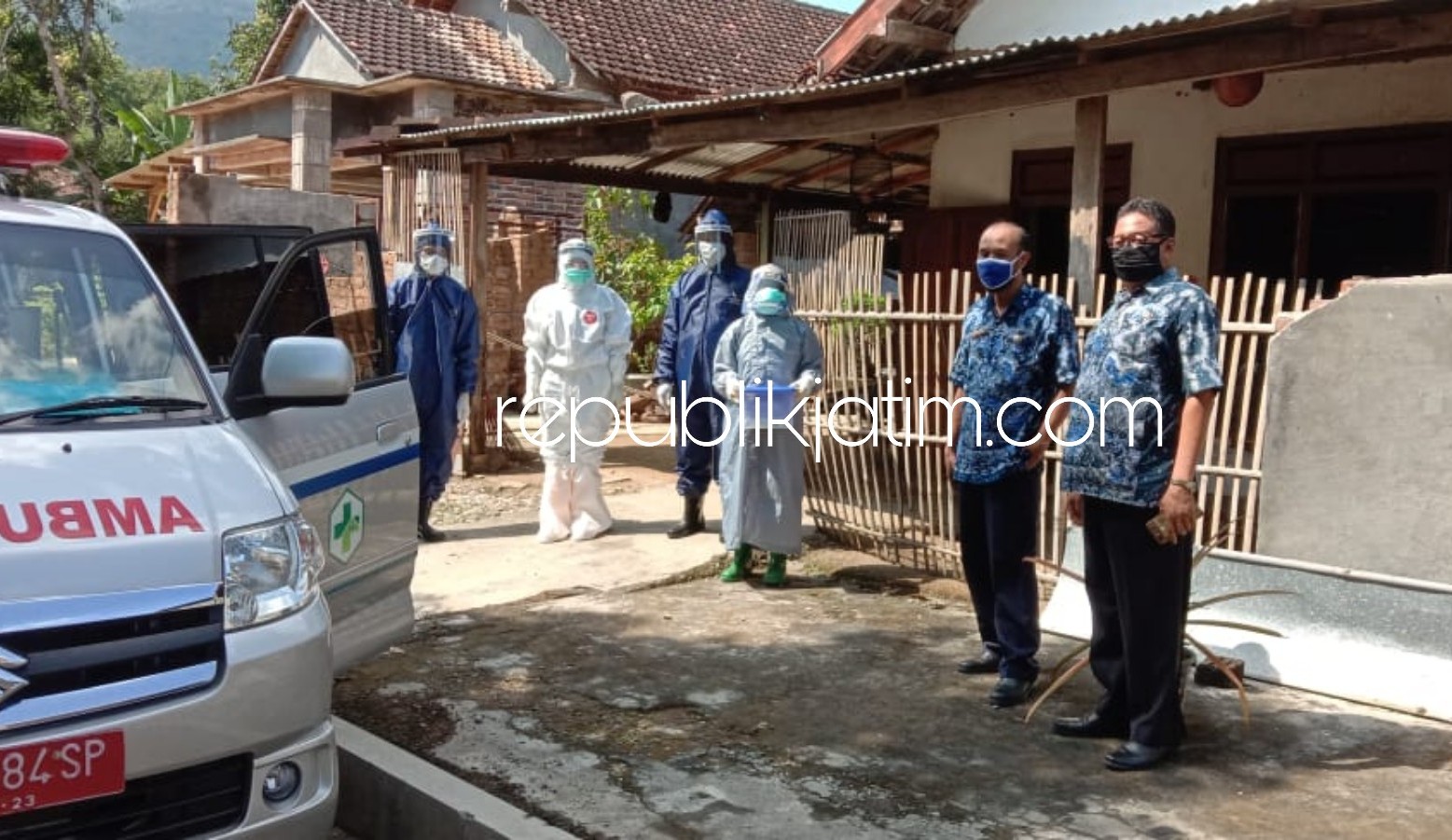 ISOLASI - Para santri Temboro, Karas, Magetan yang berasal dari Desa Pager dan Desa/Kecamatan Bungkal, Ponorogo diantar ke rumah isolasi yang di siapkan desa, Kamis (23/04/2020).