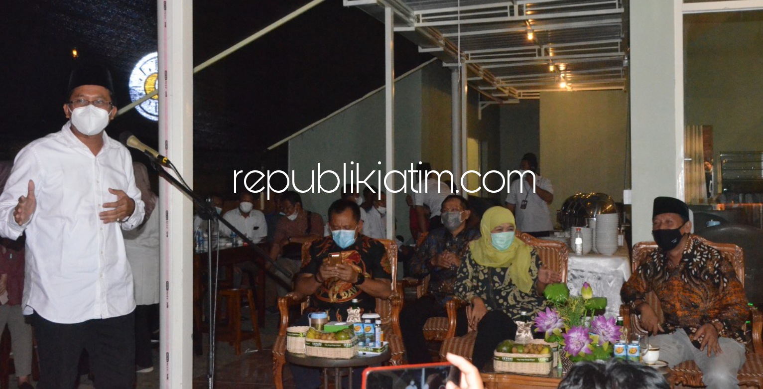 PAPARAN - Bupati Sidoarjo, Ahmad Muhdlor Ali (Gus Muhdlor) paparan soal Hari Buruh dalam dialog dan cangkruk bersama Ketua SPSI Jatim, Ahmad Fauzi dan Gubernur Jatim, Khofifah Indar Parawansa di Cafe and Resto Eksekutif Sidoarjo, Jumat (23/04/2021) malam.