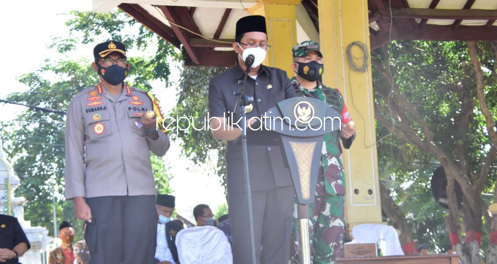 LARANGAN MUDIK - Bupati Sidoarjo, Ahmad Muhdlor Ali (Gus Muhdlor) saat Apel Kesiapan Pengamanan Larangan Mudik di Alun-alun Sidoarjo bersama Kapolresta dan Dandim 0816 Sidoarjo, Senin (26/04/2021). 