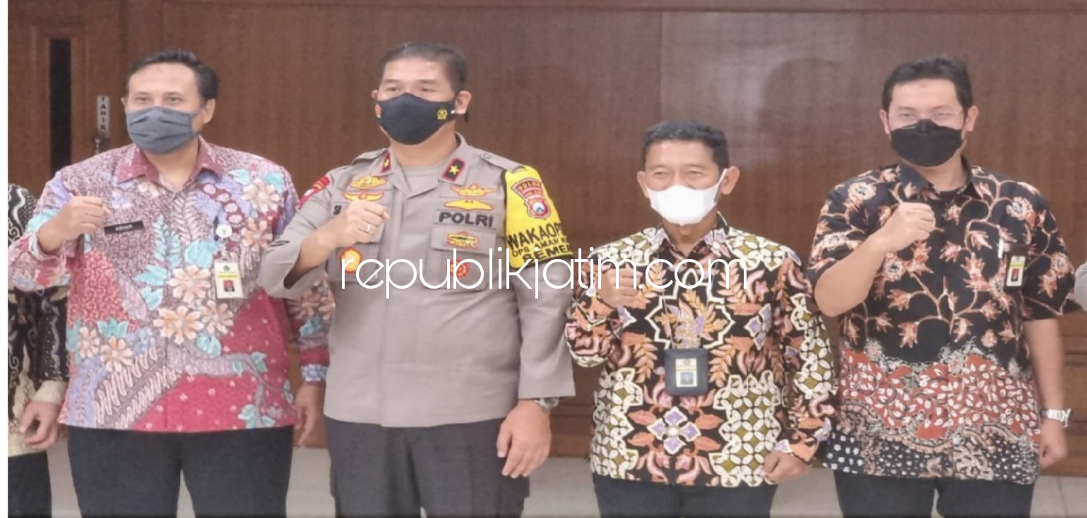 KERJASAMA - Direktorat Jenderal Pajak (DJP) memperkuat sinergi dengan Kepolisian Daerah (Polda) Jawa Timur (Jatim) soal penegakan hukum untuk merapatkan barisan dalam menghadapi Wajib Pajak (WP) nakal di Gedung  Tribrata Lantai 2 Polda Jatim kemarin.