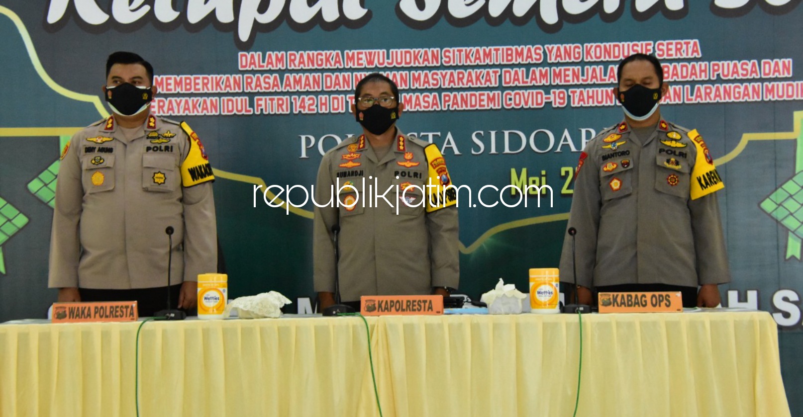 LATPRAOPS - Kapolresta Sidoarjo, Kombes Pol Sumardji meminpin Latihan Pra Operasi (Latpraops) Ketupat Semeru 2021 bersama jajaran di Gedung Serbaguna, Polresta Sidoarjo dalam rangka mengamankan Hari Raya Idul Fitri 1442 Hijriyah, Selasa (04/05/2021).