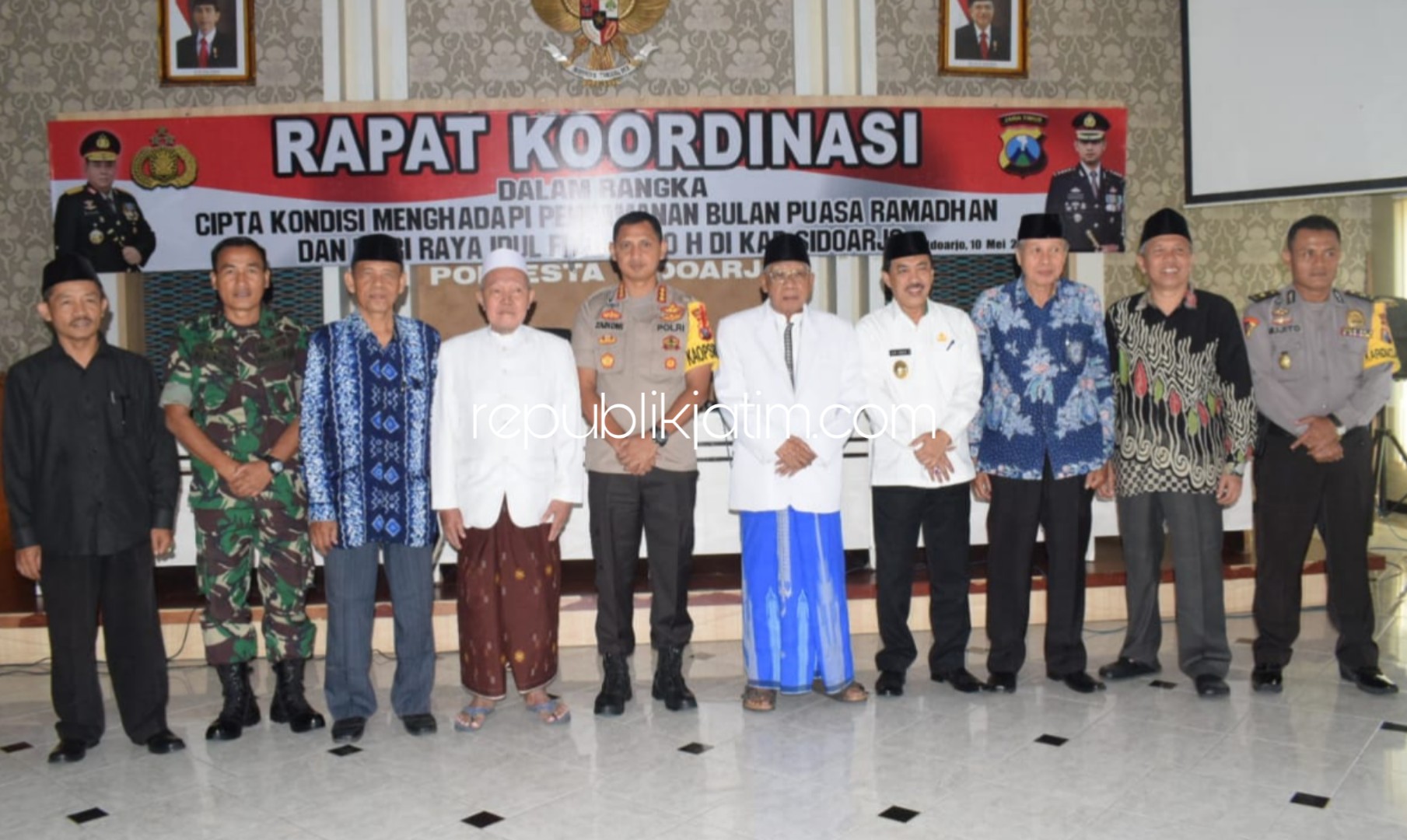 RAKOR - Kapolresta Sidoarjo, Kombes Pol Zain Dwi Nugroho memimpin rapat koordinasi (rakor) Kamtibmas Ramadhan dan Hari Raya Idul Fitri 1440 Hijriyah di Polresta Sidoarjo, Jumat (10/05/2019).