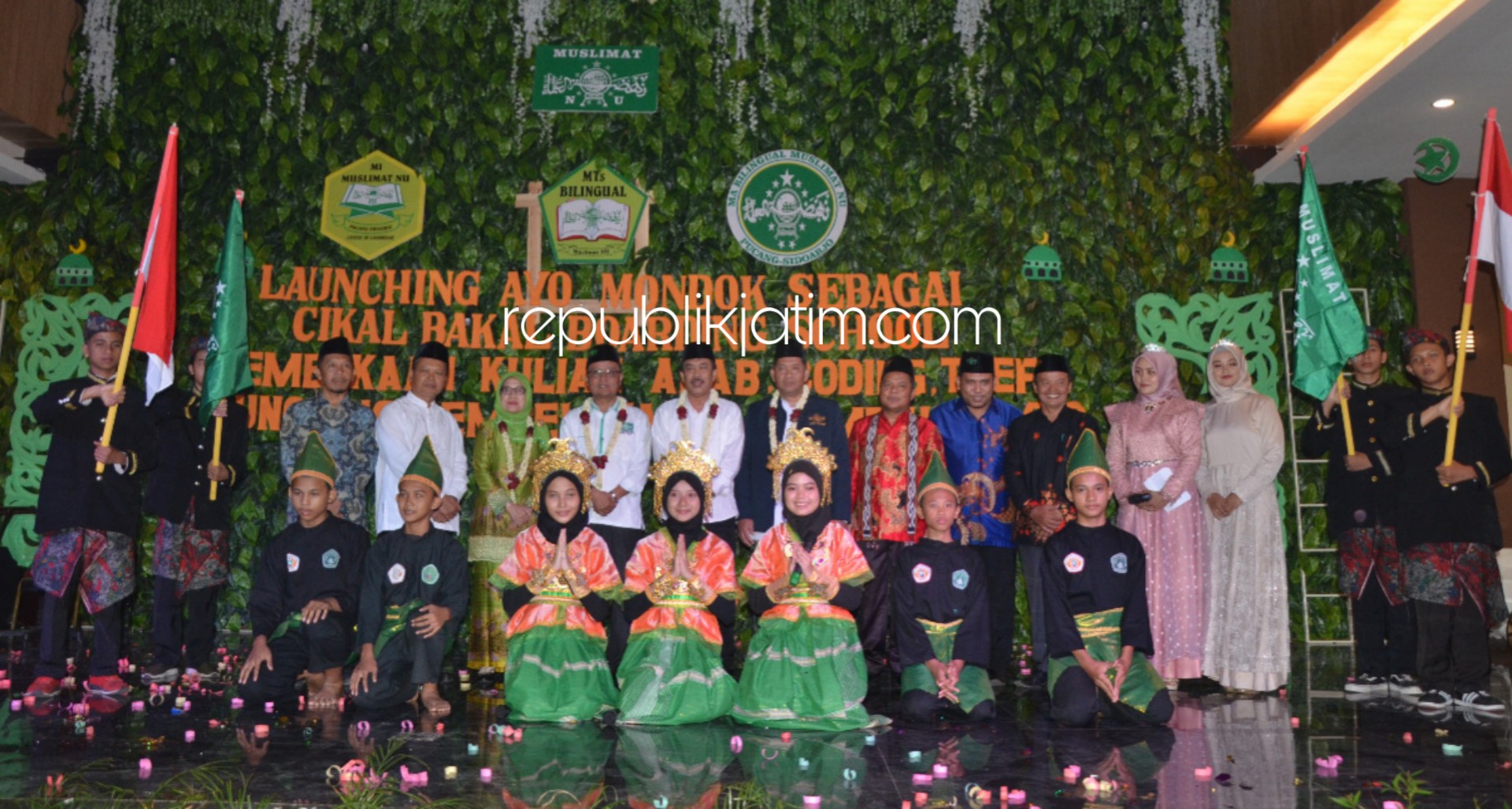 LAUNCHING - Wabup Sidoarjo, Nur Ahmad Syaifuddin membuka acara Launching program ASTEAM (Adab, Science, Teknologi, Engineering, Art, Mathematics) Education Management MINU Sidoarjo di RM Handayani, KNV Sidoarjo, Rabu (15/05/2019) petang.