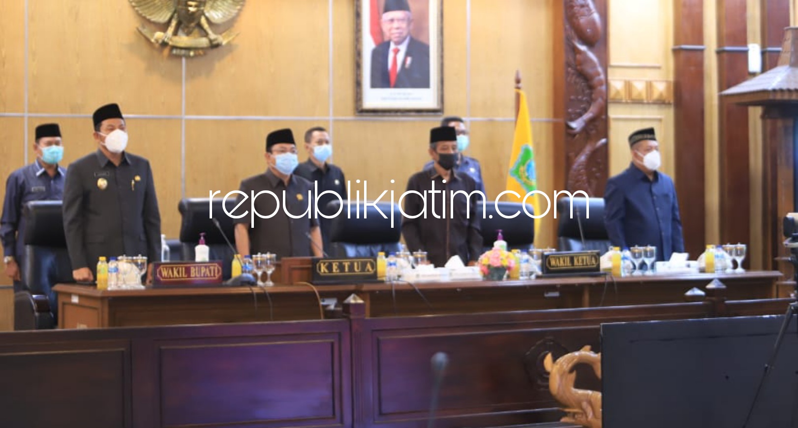 PARIPURNA - Dari sebanyak 7 fraksi yang ada di DPRD Sidoarjo, ada 4 fraksi menyetujui permohonan tukar guling eks TKD Juwetkenongo di Desa Kesambi, Kecamatan Porong, Sidoarjo, Rabu (19/05/2021).