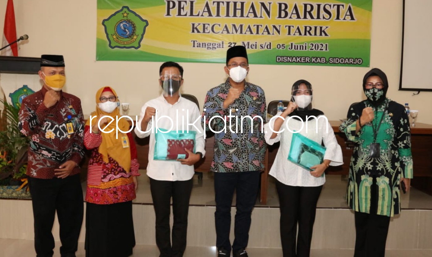 PELATIHAN - Bupati Sidoarjo, Ahmad Muhdlor Ali (Gus Muhdlor) saat sambutan membuka acara pelatihan Barista di Kantor Kecamatan Tarik, Sidoarjo, Kamis (27/05/2021). 