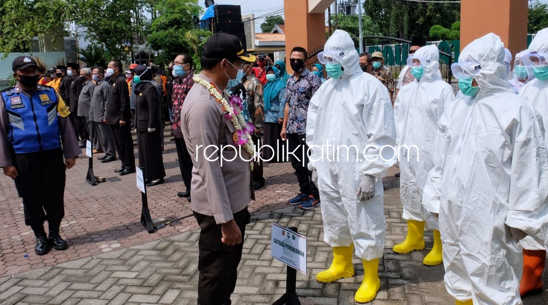 KAMPUNG TANGGUH - Kapolresta Sidoarjo, Kombes Pol Sumardji meresmikan kampung tangguh Desa Pepelegi, Kecamatan Waru, Sidoarjo dan di sejumlah desa lainnya, Rabu (27/05/2020).