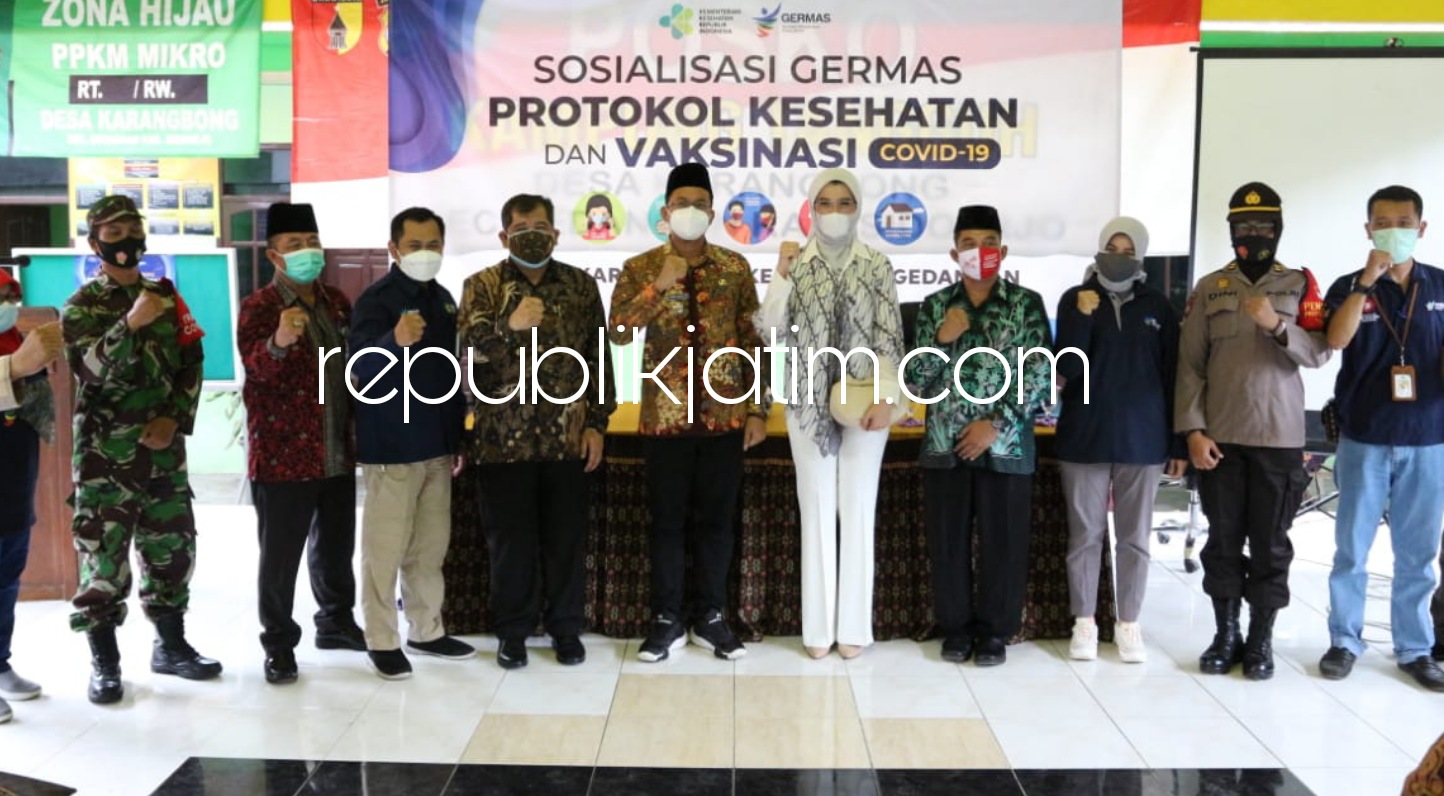 SOSIALISASI - Bupati Sidoarjo, Ahmad Muhdlor Ali (Gus Muhdlor), anggota Komisi IX DPR RI, Arzeti Bilbina dan Kementerian Kesehatan RI, dr Wisnu Trianggono sosialisasi Germas Hidup Sehat Prokes dan vaksinasi di Karangbong, Gedangan, Minggu (30/05/2021).
