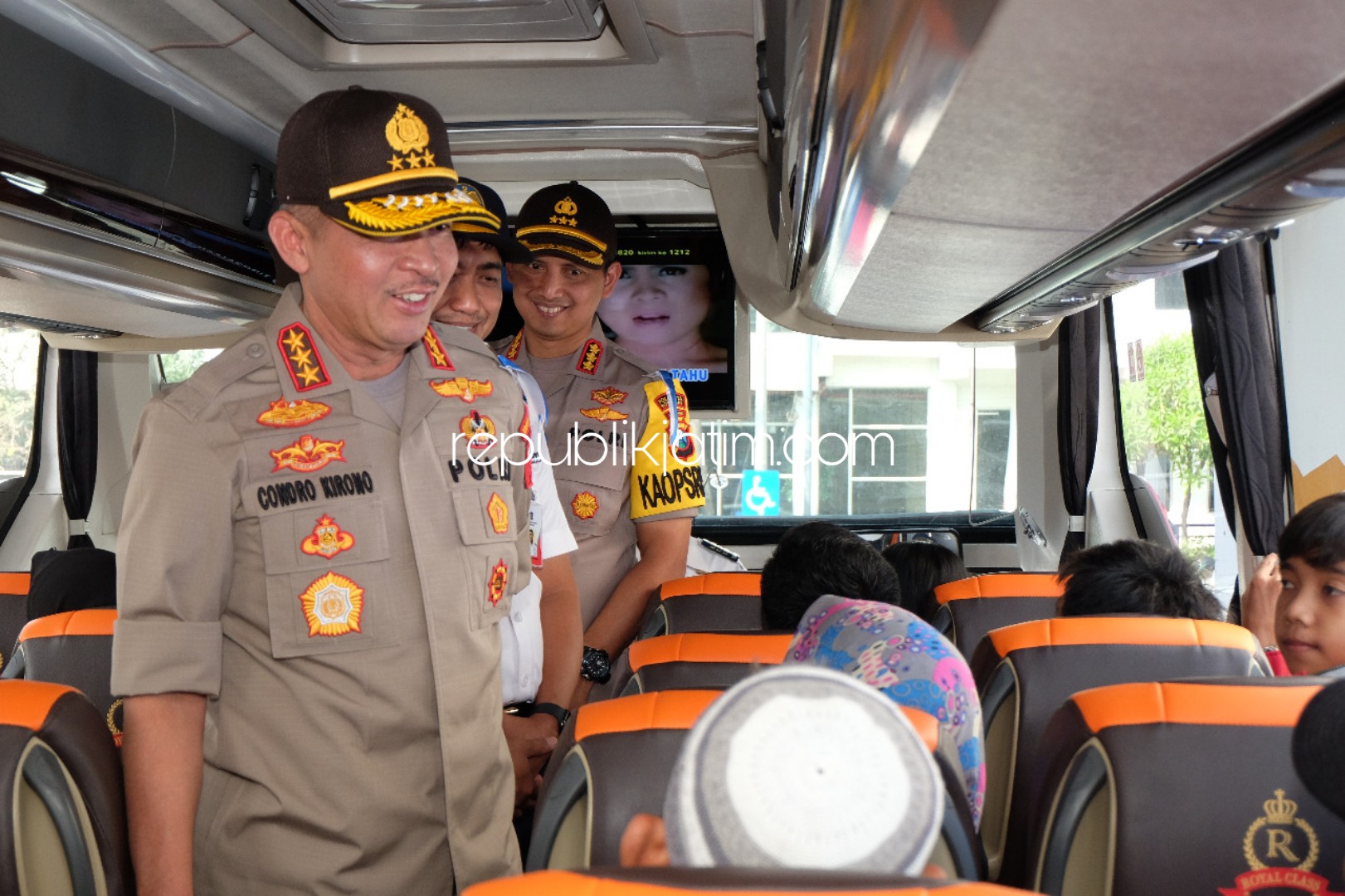 SIDAK - Kepala Badan Pemelihara Keamanan (Kabaharkam) Mabes Polri, Komjen Pol Condro Kirono sidak di Terminal Bus Purabaya, Bungurasih, Kecamatan Waru, Sidoarjo, Minggu (02/06/2019).