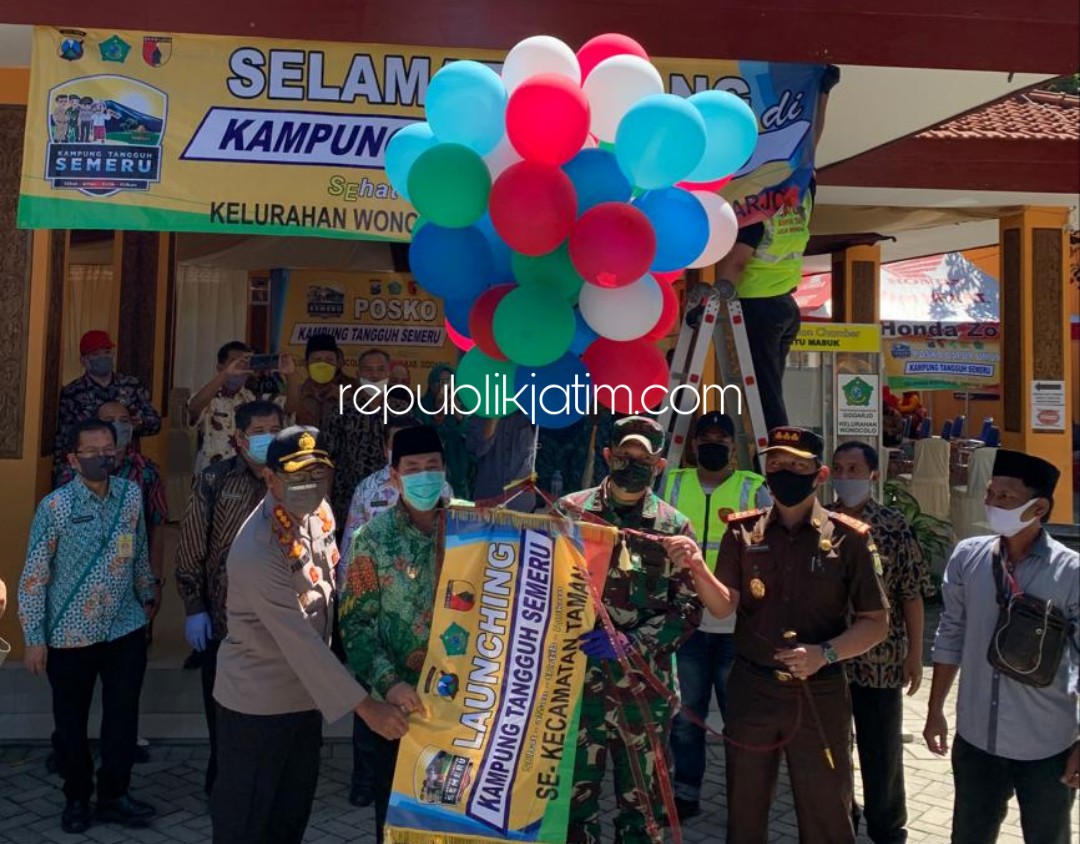KAMPUNG TANGGUH - Forkopimda Sidoarjo bersama instansi terkait dan Forkopimka Taman bertempat meresmikan Kampung Tangguh di Kantor Kelurahan Wonocolo, Kecamatan Taman, Sidoarjo, Kamis (04/06/2020).