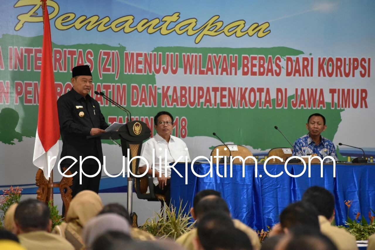 CANANGKAN - Bupati Saiful Ilah berkomitmen mewujudkan birokrasi bersih dan melayani saat membuka acara Pemantapan Pembangunan Zona Integritas menuju WBK dan WBBM kabupaten/kota se Jatim di Gedung Serbaguna Sidoarjo Sport Center (SSC), Senin (04/06/2018).