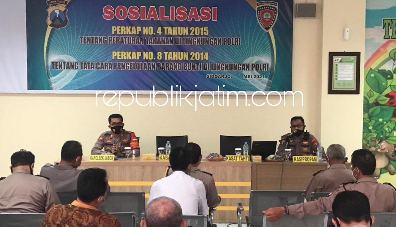 SOSIALISASI - Sie Propam Polresta Sidoarjo, mengadakan giat sosialisasi Perkap 04 tahun 2015 dan Perkap 08 tahun 2014 di ruang besuk nyaman Satuan Tahti Polresta Sidoarjo, Jumat (04/06/2021). 