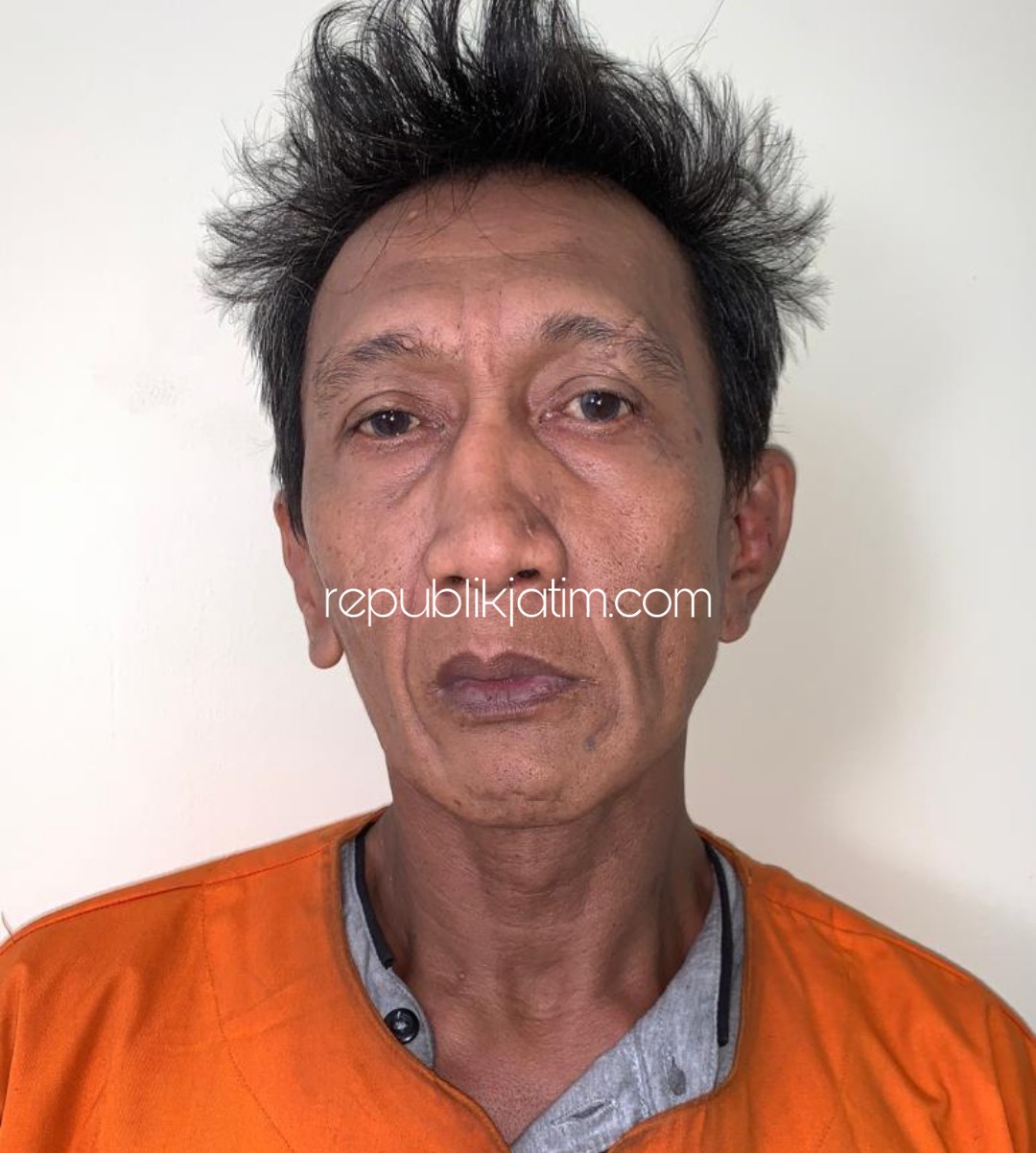 TERSANGKA - Kakek Moch Sael (52) warga Dusun Pengkol, Desa Kedungrejo, Kecamatan Waru, Sidoarjo ditahan Polresta Sidoarjo karena sabu-sabu, Jumat (05/06/2020).