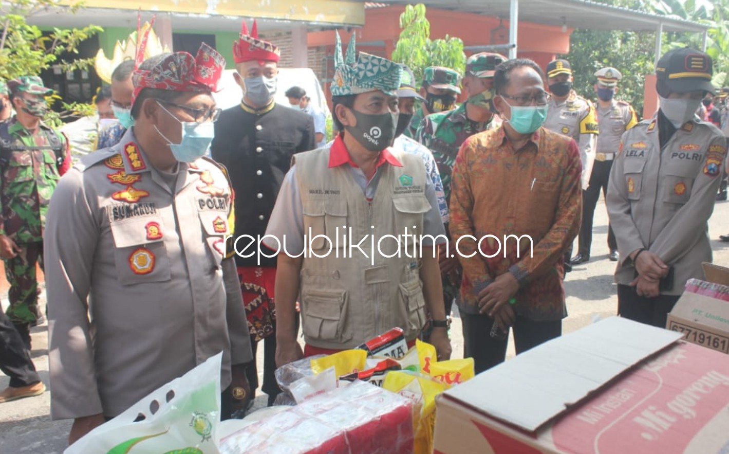 KAMPUNG TANGGUH - Plt Bupati Sidoarjo, Nur Ahmad Syaifuddin dan Kapolresta Sidoarjo, Kombes Pol Sumardji meresmikan Kampung Tangguh Semeru Sawoocangkring, Kecamatan Wonoayu, Sidoarjo, Minggu (07/06/2020).