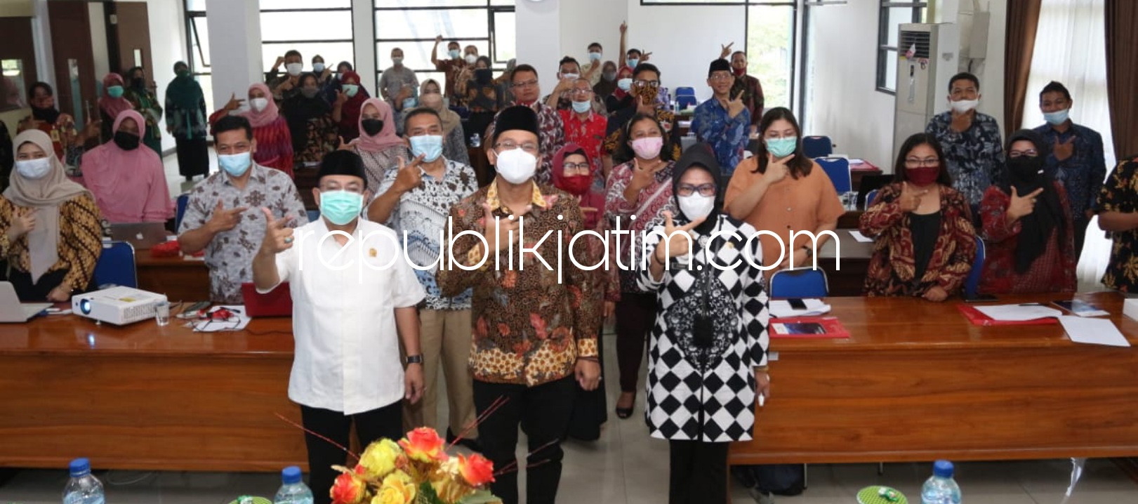 BIMTEK - Bupati Sidoarjo, Ahmad Muhdlor Ali (Gus Muhdlor) membuka acara Bimtek Tata Kelola bagi puluhan Lembaga Pelatihan Kerja (LPK) yang ada Sidoarjo dari Dinas Tenaga Kerja (Disnaker) Pemkab Sidoarjo, Selasa (08/06/2021). 