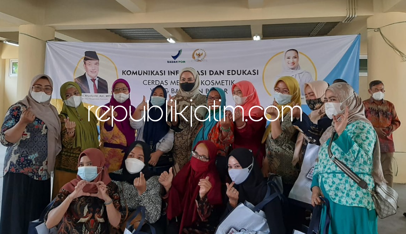 SOSIALISASI - Empat kecamatan di wilayah Sidoarjo barat mendapatkan sosialisasi dan edukasi cerdas memilih kosmetik baik dan benar bersama anggota Komisi IX DPR RI, Lucy Kurniasari, Selasa (08/06/2021).