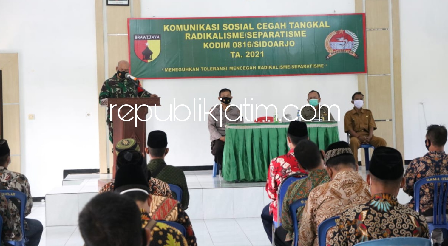 KOMSOS - Kodim 0816 Sidoarjo menggelar Komunikasi Sosial (Komsos) mencegah dan menangkal radikalisme (separatisme) yang diikuti 75 orang perwakilan tokoh masyarakat binaan Babinsa dari masing-masing kecamatan se Sidoarjo, Rabu (09/06/2021).
