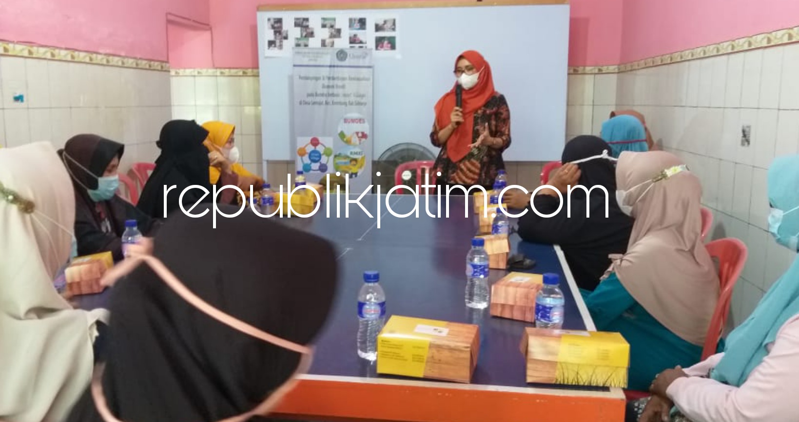 PENDAMPINGAN - Tim Pengabdian Masyarakat (Abdimas) Fakultas Ekonomi dan Bisnis (FEB), Universitas Muhammadiyah Sidoarjo (Umsida) mendampingi Unit Usaha Badan Milik Desa (Bumdes) Desa Lemujut, Kecamatan Krembung, Sidoarjo, Rabu (09/06/2021).