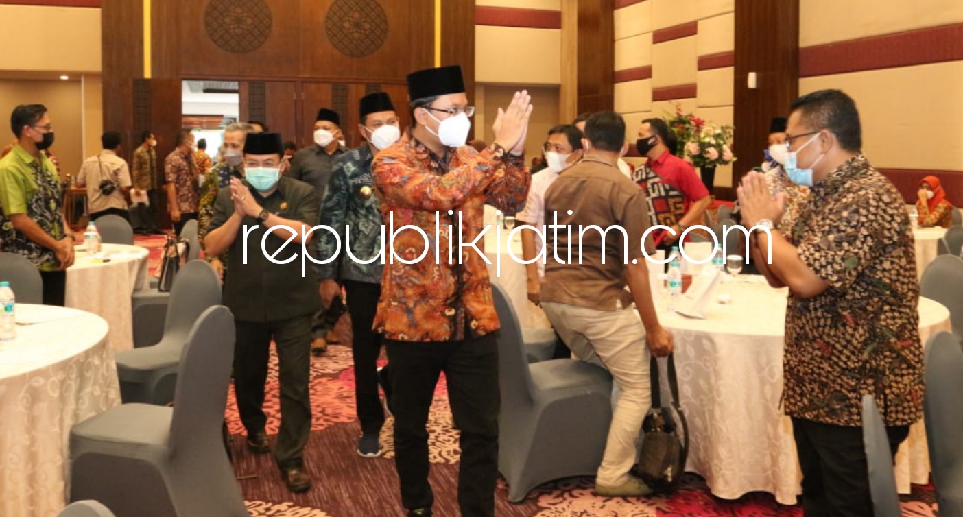 MASUKAN - Bupati Sidoarjo, Ahmad Muhdlor Ali (Gus Muhdlor) membutuhkan masukan saat Musyawarah Perencanaan Pembangunan (Musrenbang) Rencana Pembangunan Jangka Menengah Daerah (RPJMD) Sidoarjo Tahun 2021-2026 di Fave Hotel Sidoarjo, Kamis (10/06/2021).