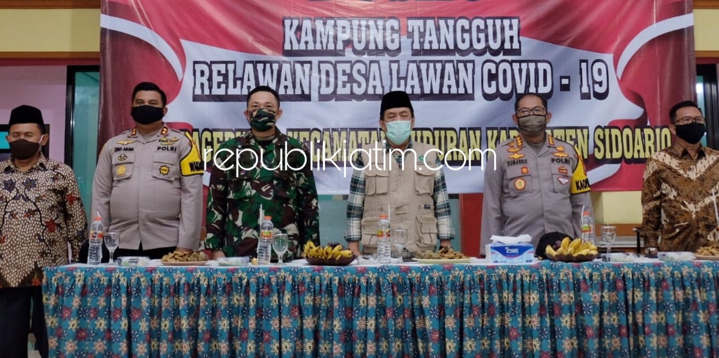 KAMPUNG TANGGUH - Plt Bupati Sidoarjo, Nur Ahmad Syaifuddin dan Kapolresta Sidoarjo, Kombes Pol Sumardji meresmikan Kampung Tangguh Semeru Desa Pagerwojo, Kecamatan Buduran, Sidoarjo, Rabu (10/06/2020) malam.