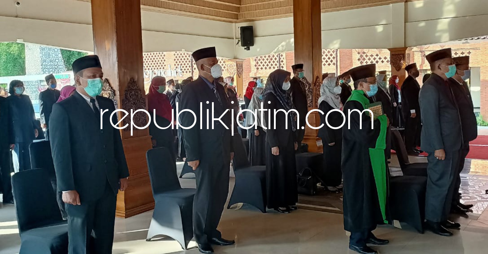 LANTIK - Walikota Mojokerto, Ika Puspitasari mengambil sumpah dan pelantikan jabatan di Gedung Sabha Kridatama Pendopo Rumah Rakyat, JL Hayam Wuruk, Kota Mojokerto, Jum'at (11/06/2021).