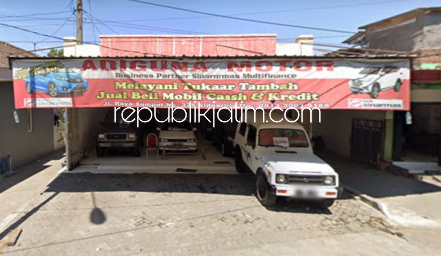 TKP - Lokasi kasus penipuan dan penggelapan di depan Showroom Adi Guna JL Raya Sumput, Kecamatan Sidoarjo, Sabtu (13/06/2020).