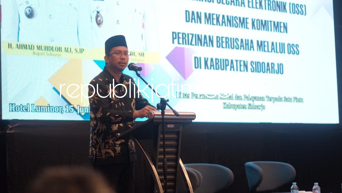 SOSIALISASI - Dinas Penanaman Modal Pelayanan Terpadu Satu Pintu (DPMPTSP) mensosialisasikan program percepatan perizinan melalui program Online Single Submission Berbasis Risiko (OSS RBA) ke 100 pengusaha di Hotel Luminor, Sidoarjo, Selasa (15/06/2021).