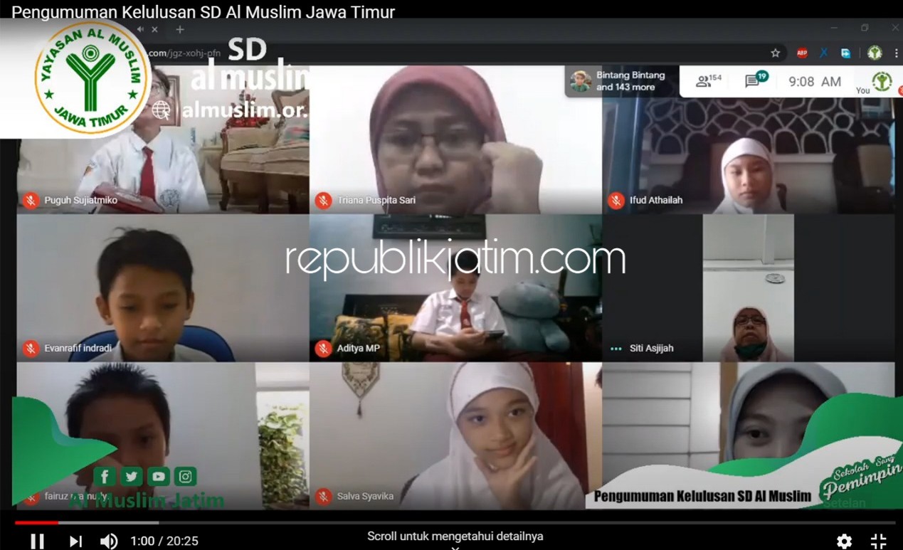 VIRTUAL - Sebanyak 154 siswa dan siswi SD Al Muslim JL Raya Wadungasri, Kecamatan Waru, Sidoarjo mengikuti prosesi acara kelulusan secara virtual menggunakan aplikasi google meet, Senin (15/06/2020).