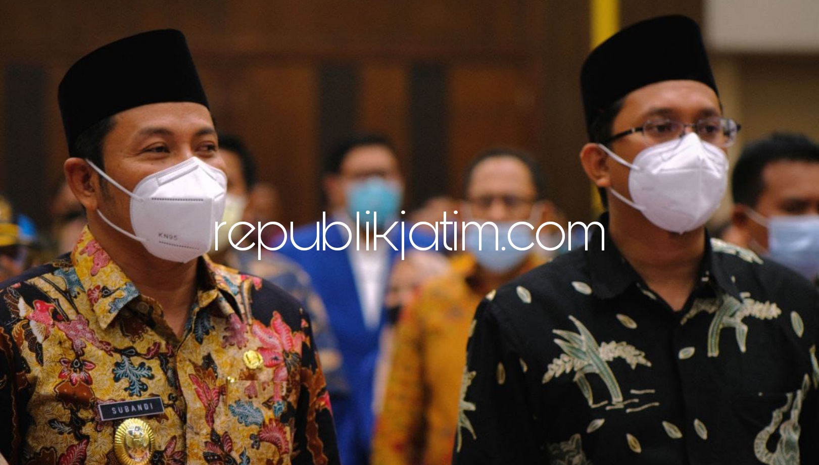 UHC - Sosialisasi UHC dihadiri Bupati Ahmad Muhdlor dan Wabup Subandi didampingi Kepala Dinkes, Kepala Dinsos, Kepala Dispendukcapil, Ketua Komisi D DPRD, M Dhamroni Chudlori, Camat, Kepala Puskesmas, Klinik dan FKD di Fave Hotel, Selasa (15/06/2021) sore