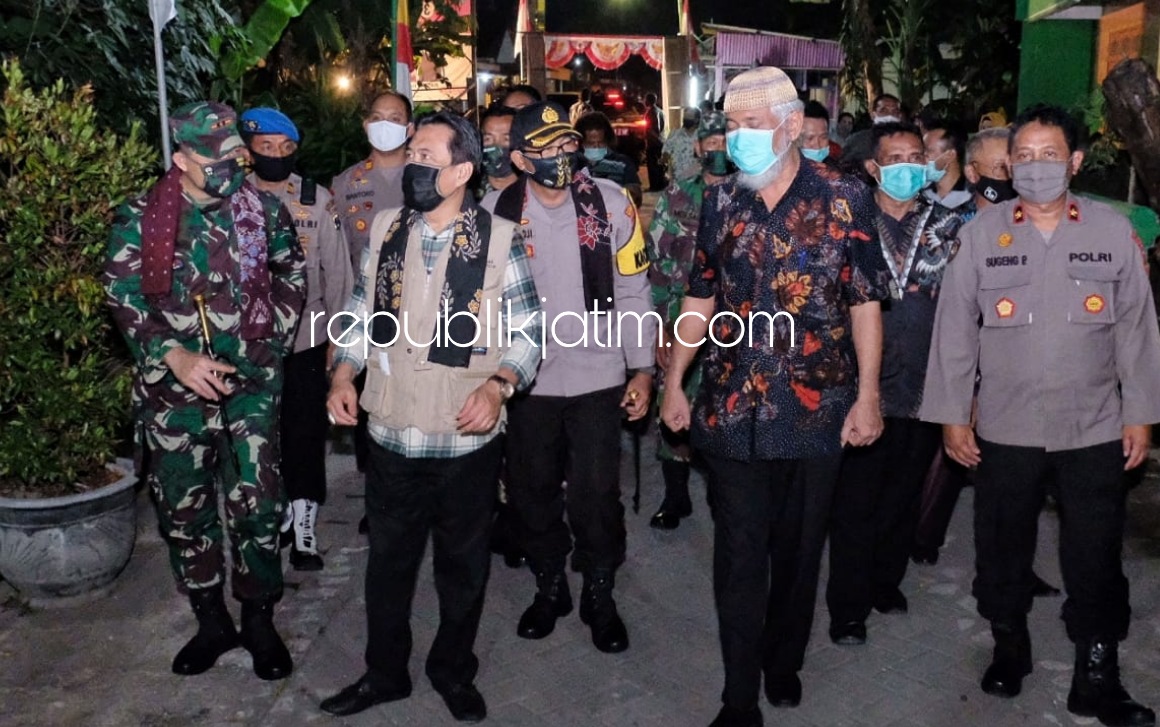 KAMPUNG TANGGUH - Sebanyak 20 desa di Kecamatan Balongbendo mendeklarasikan diri menjadi Kampung Tangguh yang secara seremonial launchingnya digelar di Desa Jabaran, Kecamatan Balongbendo, Sidoarjo, Selasa (16/06/2020) malam. 