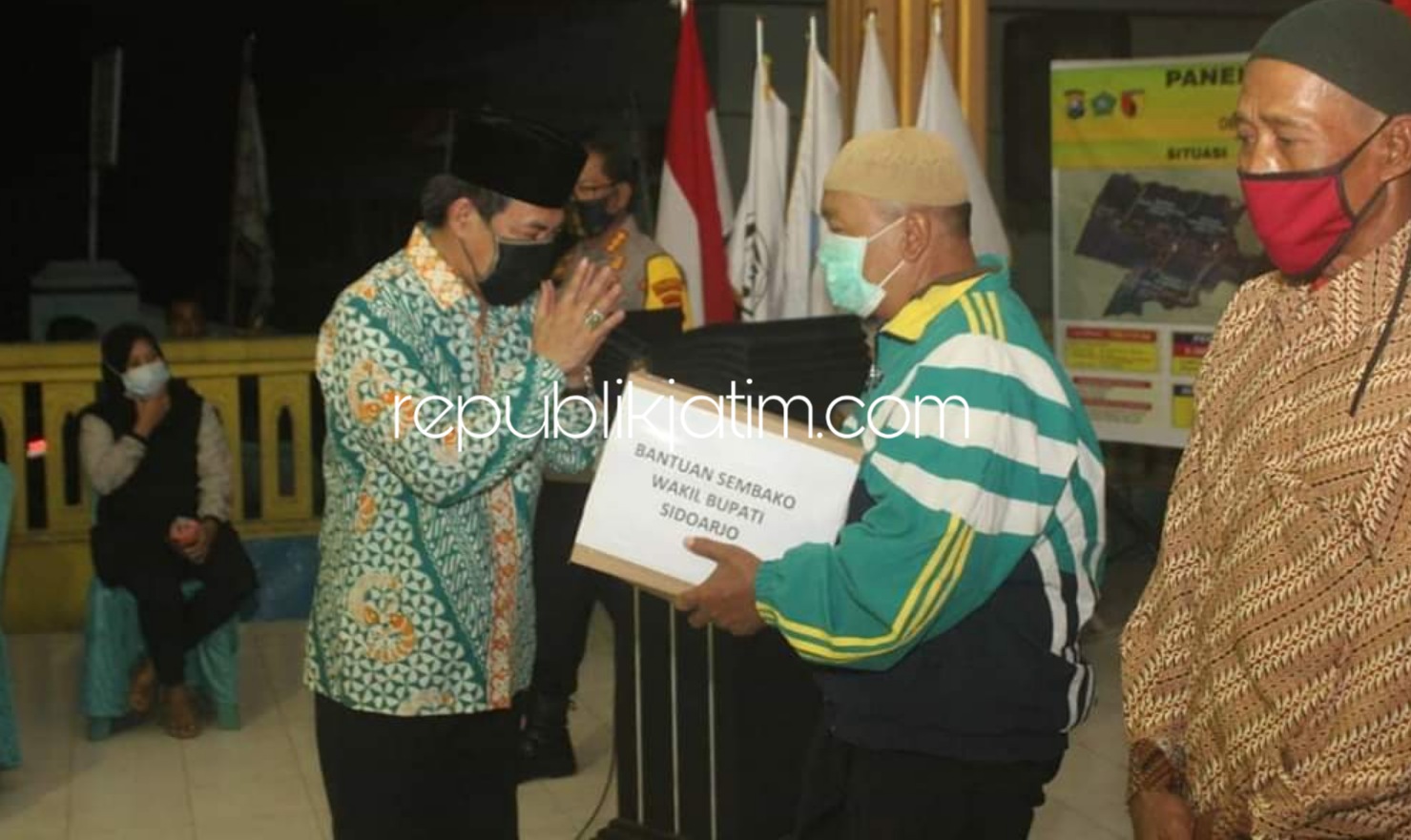 BANTUAN - Plt Bupati Sidoarjo, Nur Ahmad Syaifuddin memastikan setiap kampung tangguh bakal mendapat bantuan Rp 7 juta per desa, Kamis (18/06/2020) malam.