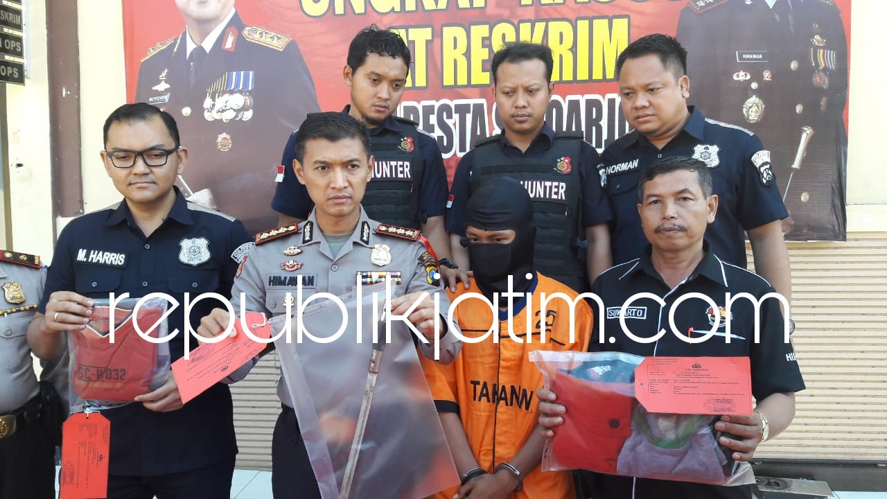 PELAJAR - Tersangka kasus pembacokan MF (15) pelajar yang masih duduk dibangku salah satu SMP di Kecamatan Balongbendo diproses tim penyidik Satuan Reskrim, Polresta Sidoarjo atas kematian lawan duelnya menggunakan senjata tajam, Kamis (21/06/2018).