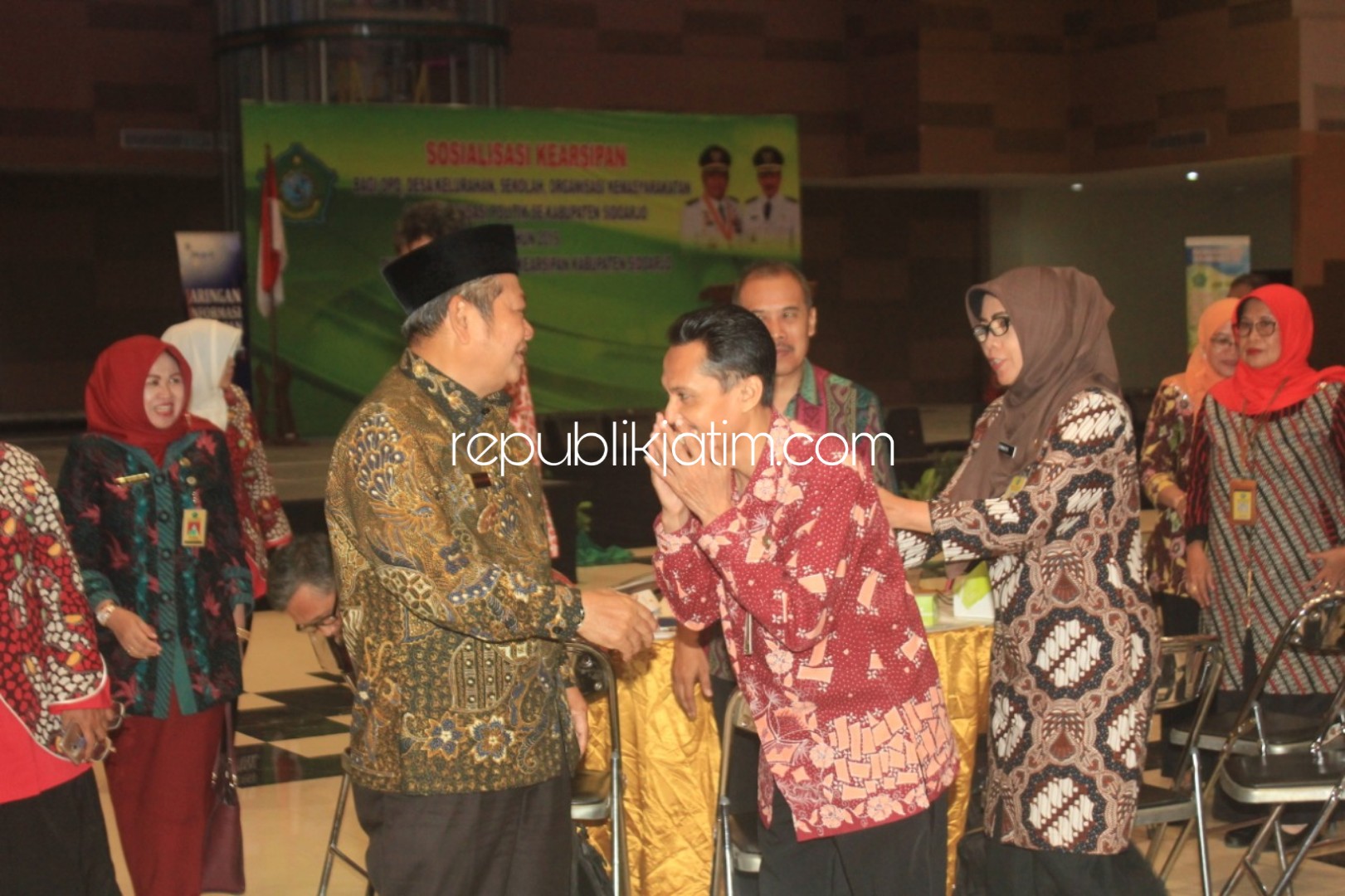 PEMBEKALAN - Bupati Sidoarjo, Saiful Ilah meminta seluruh Aparatur Sipil Negara (ASN) memiliki tanggung jawab atas penyelamatan arsip di Sidoarjo saat memberikan pembelakan, Kamis (20/06/2019).
