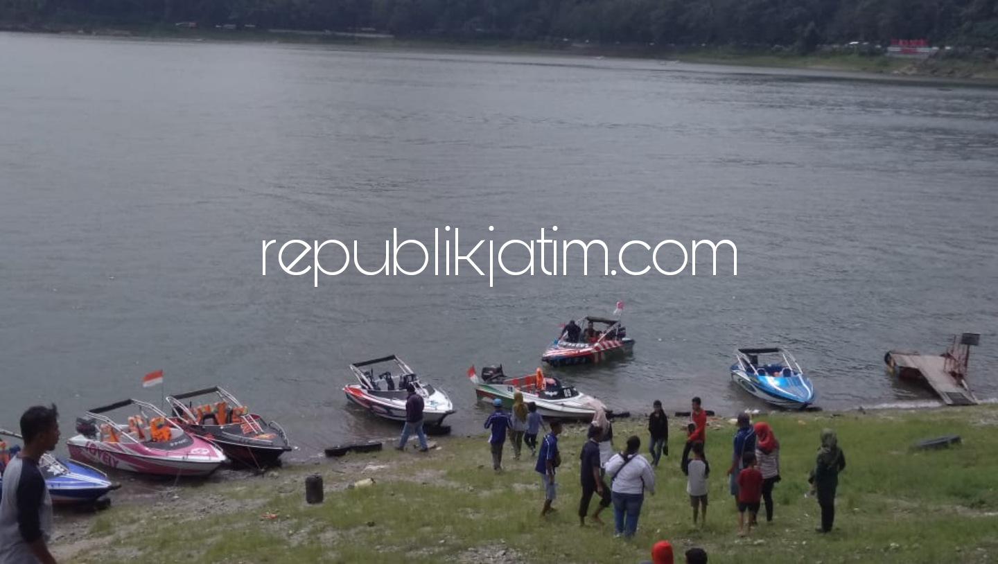 ZONA MERAH - Dinas Pariwisata Pemkab Ponorogo memastikan semua destinasi wisata di Ponorogo ditutup sementara waktu, termasuk Wisata Telaga Ngebel, Jumat (25/06/2021).