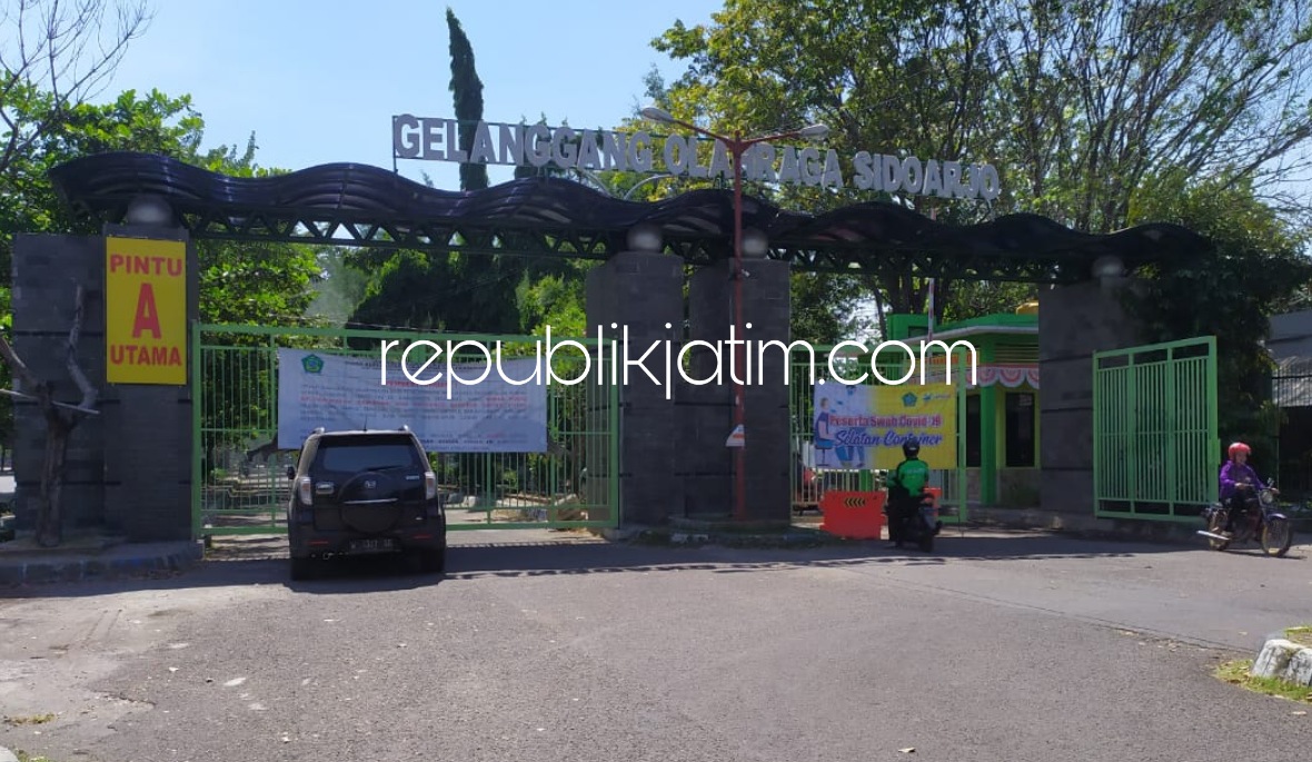 DESAK PEMBUKAAN - Paguyuban Forum Komunikasi Pedagang Kaki Lima (Forkom PKL) GOR Sidoarjo mengadukan penutupan akses pintu masuk pusat olahraga Sidoarjo itu ke Bacabup Sidoarjo, Bambang Haryo Soekartono, Kamis (25/06/2020) petang.