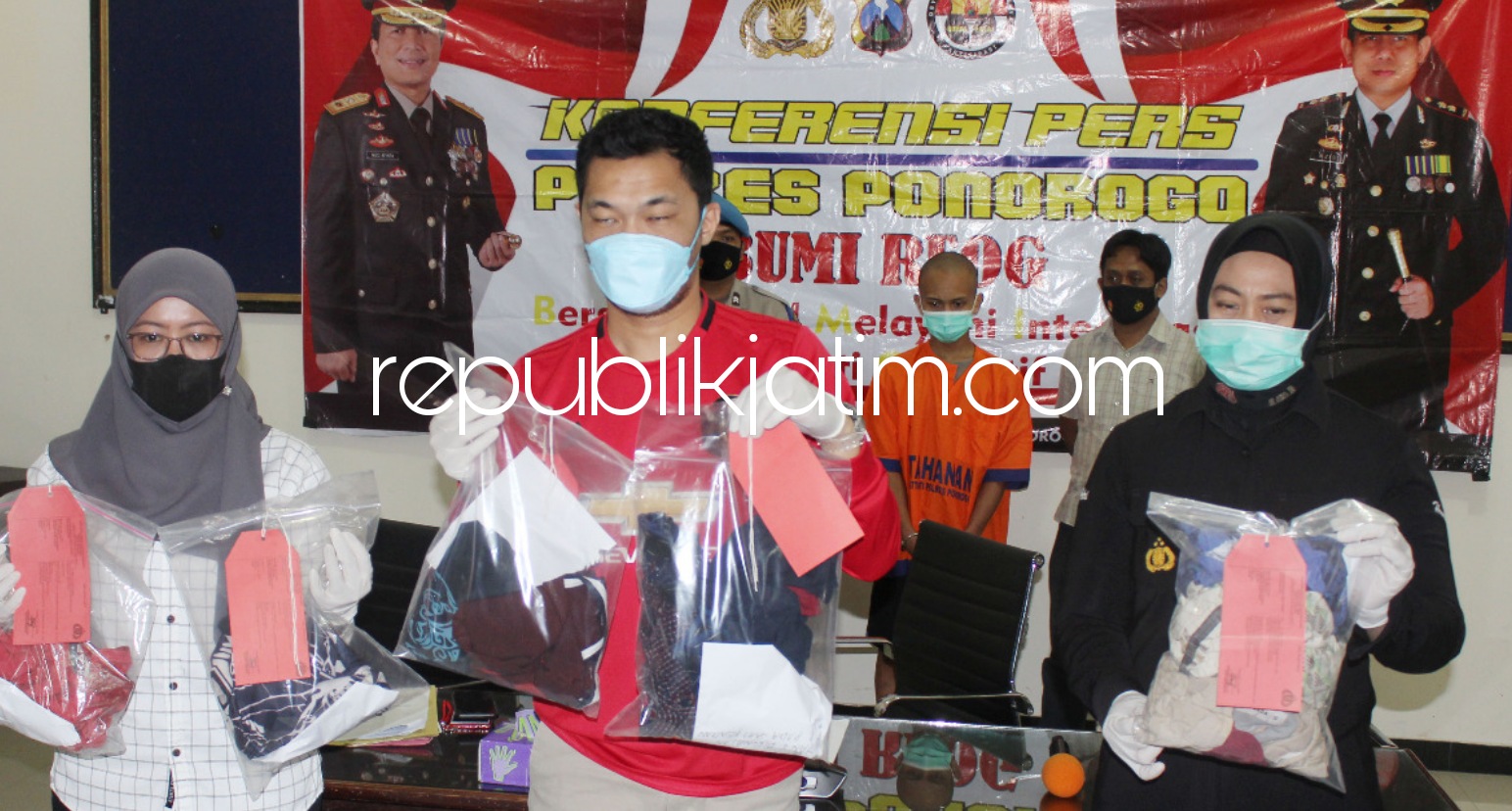 SANTRI - MNA (18) salah satu santri dari empat santri Ponpes MH di Ponorogo ditetapkan sebagai tersangka kasus tindak pidana penganiayaan MM (15) santri asal Palembang hingga meninggal dunia di rumah sakit, Sabtu (26/06/2021).