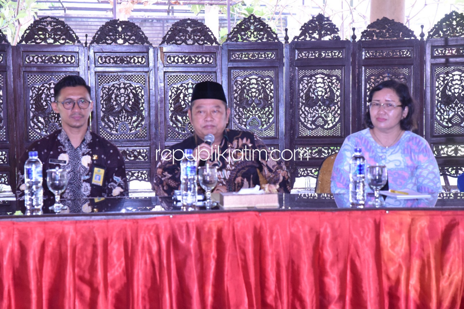 DIALOG - Pengurus Komisi Penanggulangan Aids (KPA) dan Orang Hidup Dengan Aids (ODHA) berdialog dengan Bupati Sidoarjo, Saiful Ilah di Pendopo Delta Wibawa, Kamis (27/06/2019).