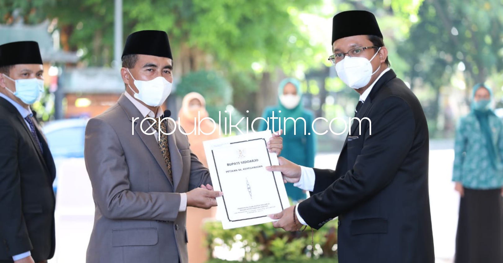 LANTIK - Bupati Sidoarjo, Ahmad Muhdlor Ali (Gus Muhdlor) melantik 124 pejabat eselon 3 dan 4 di Pendopo Delta Wibawa, Selasa (29/06/2021). 