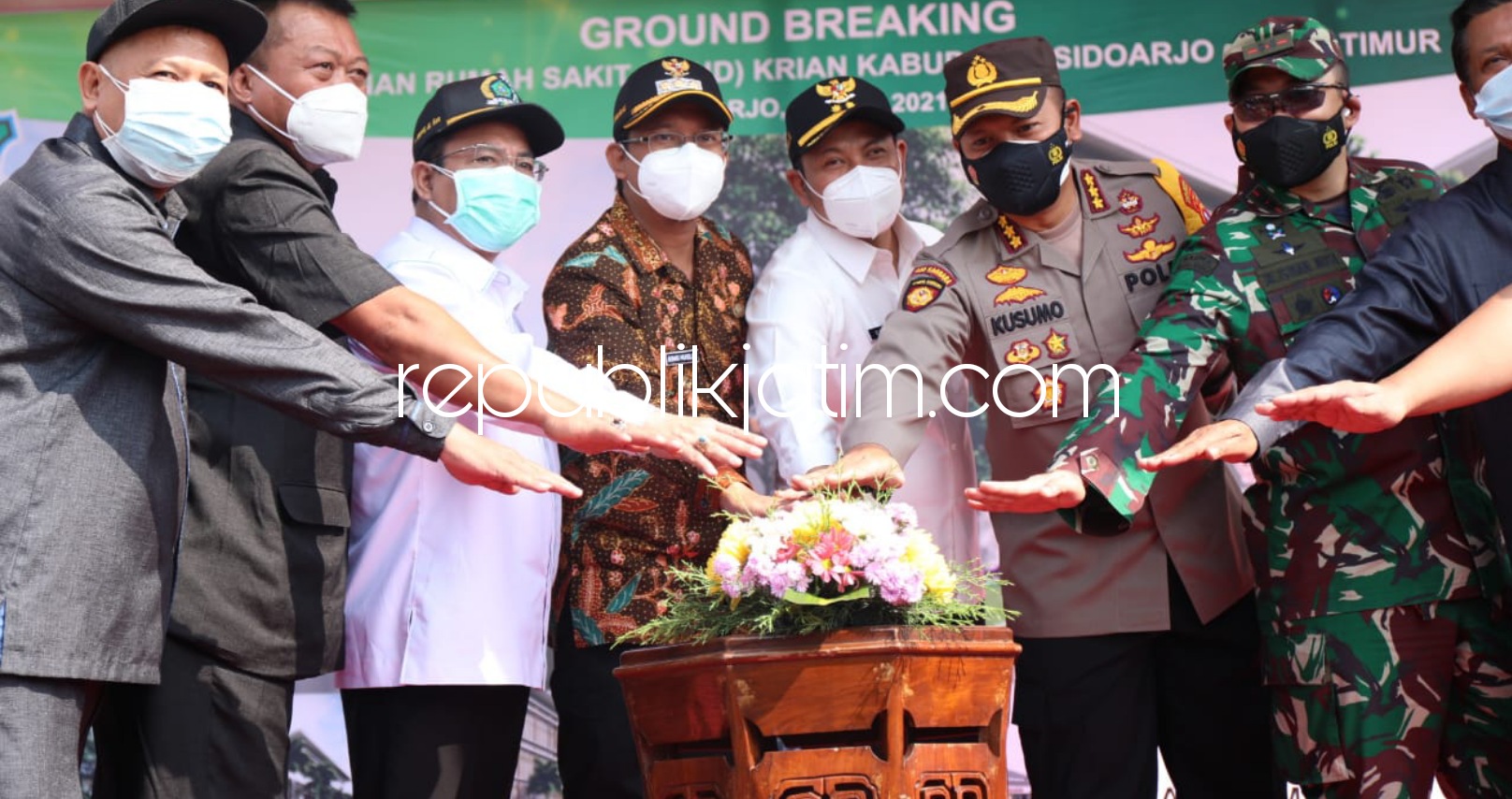 GROUND BREAKING - Pembangunan Rumah Sakit Umum Daerah (RSUD) Sidoarjo Barat (SiBar) ditandai Groundbreaking oleh Bupati Sidoarjo Ahmad Muhdlor Ali dan Forkopimda dengan target selesai pembangunan akhir Tahun 2021, Jumat (02/07/2021). 