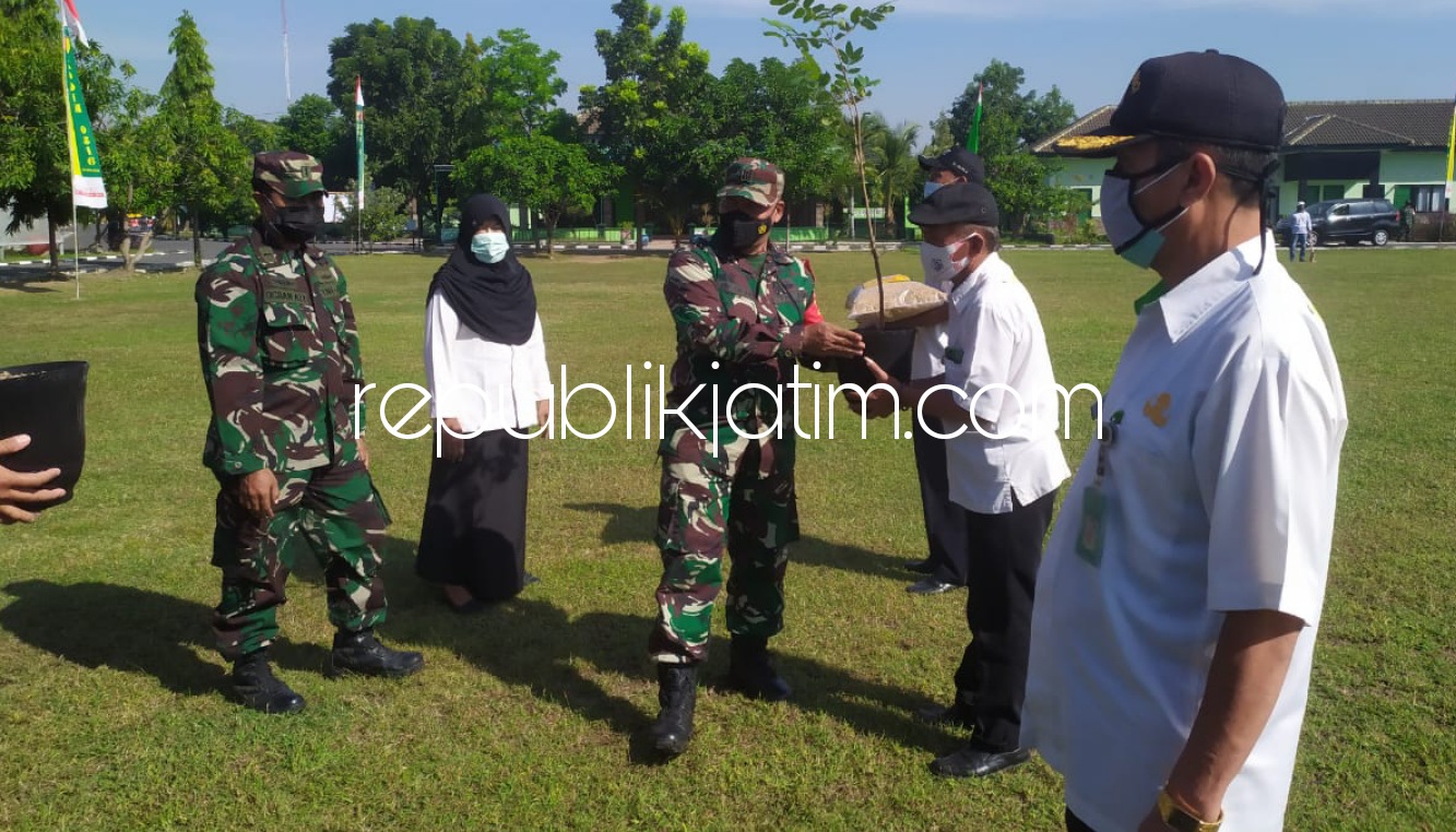 BANTUAN - Kodim 0816 Sidoarjo menggelar Karya Bhakti TNI Tahun 2021 dengan lokasi sasaran di Desa Sidorejo, Kecamatan Krian ditandai Upacara Pembukaan Karya Bhakti TNI di Makodim 0816 Sidoarjo, Rabu (07/07/2021).