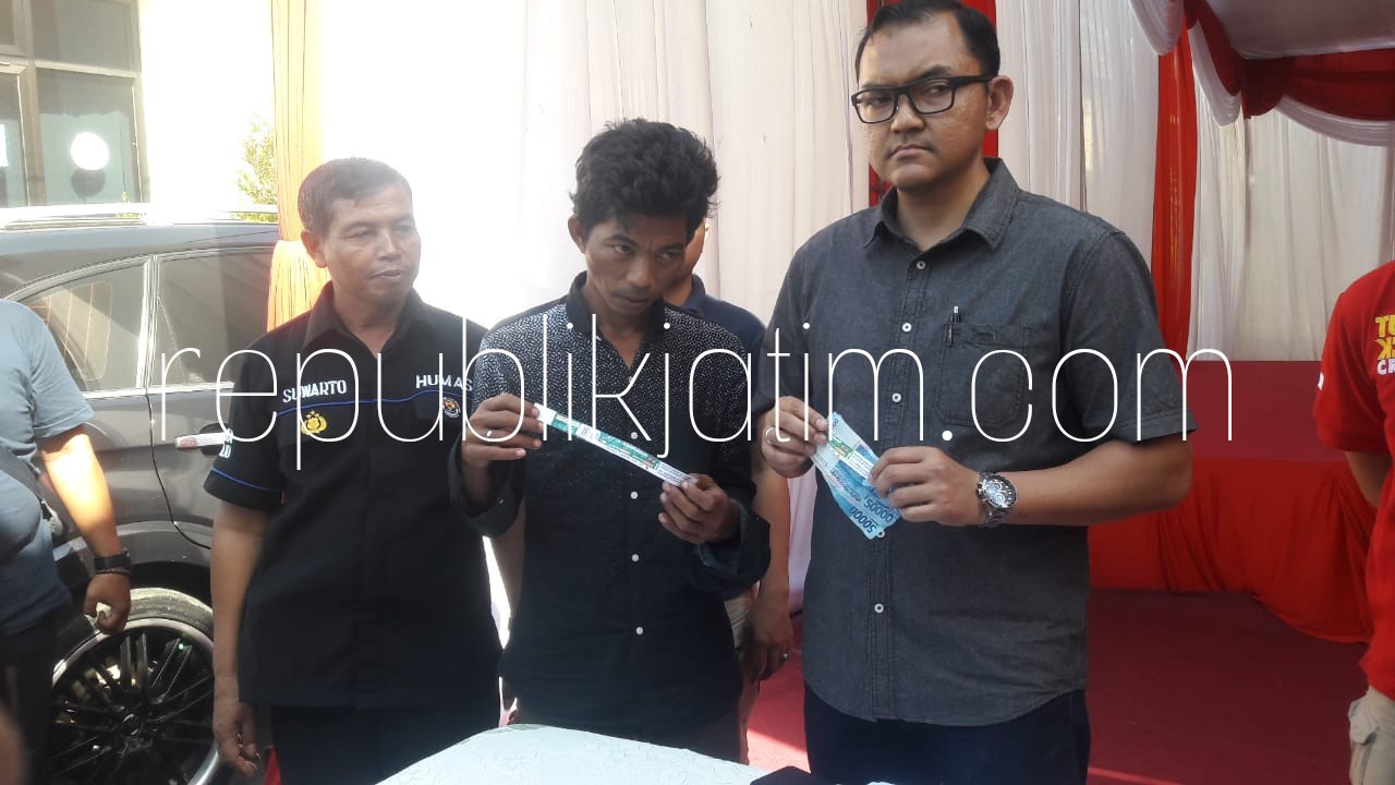 CALO TIKET - Tersangka calo tiket Piala AFF U-19 Indonesia vs Thailand, Sauki warga Mojokerto diringkus anggota Reskrim, Polresta Sidoarjo, Selasa (10/07/2018).